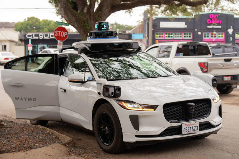 3 things Houston needs to change for Waymo's self-driving cars | Editorial