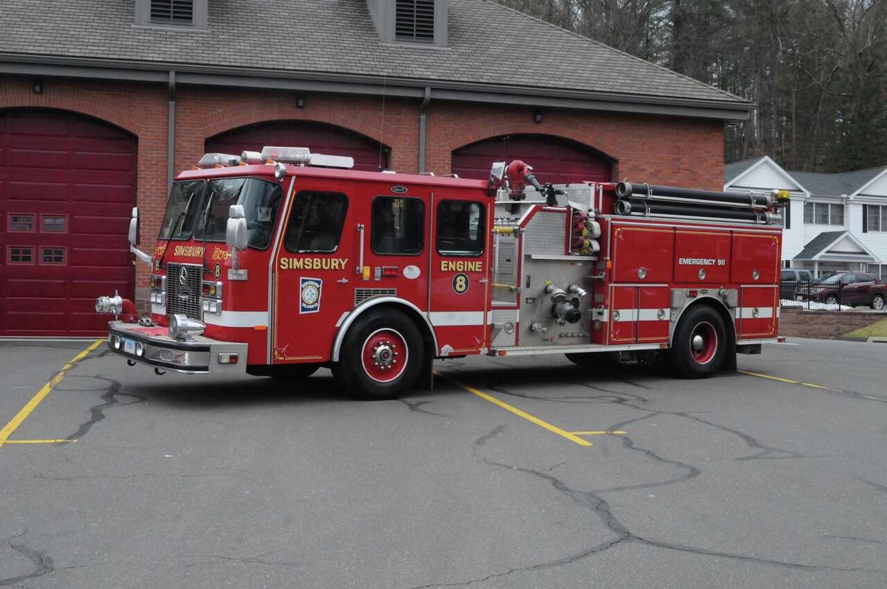 Simsbury firefighters extinguish blaze at Holcomb Street home, officials say<br>