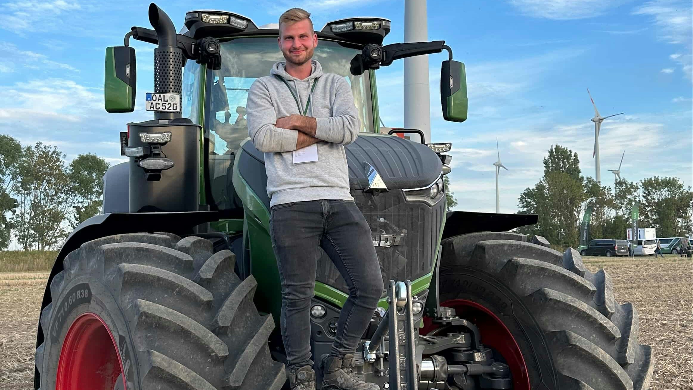 Traktor-Influencer Gabriel Spettel mit seinem Fendt