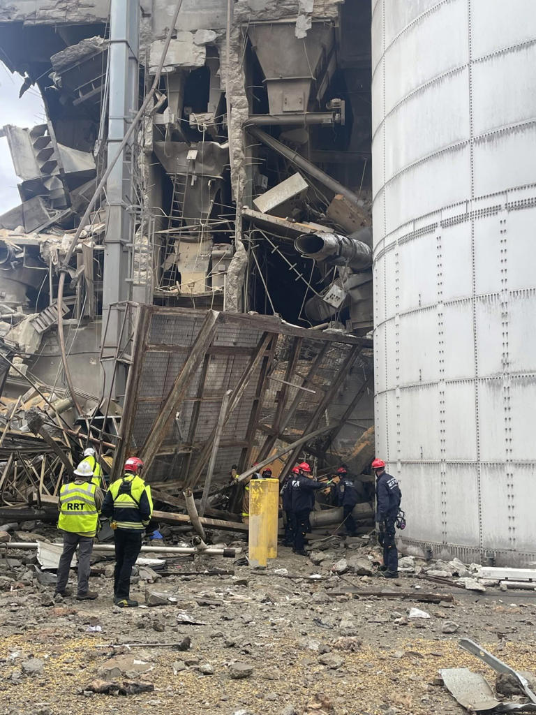 Dramatic photos show damage after 8-story grain tower explodes in North ...