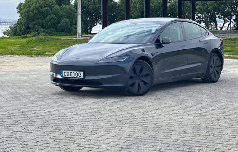 Model 3 Premium Long Range RWD: conduzimos o Tesla que parece que ...