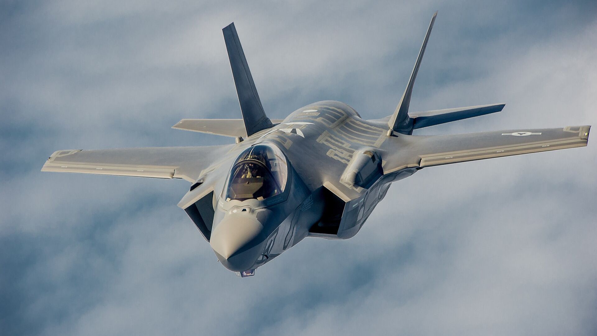 Lockheed flight-tests F-35 fighter with AI to help pilots identify ...