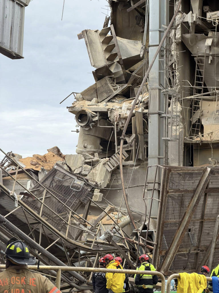 Dramatic photos show damage after 8-story grain tower explodes in North ...
