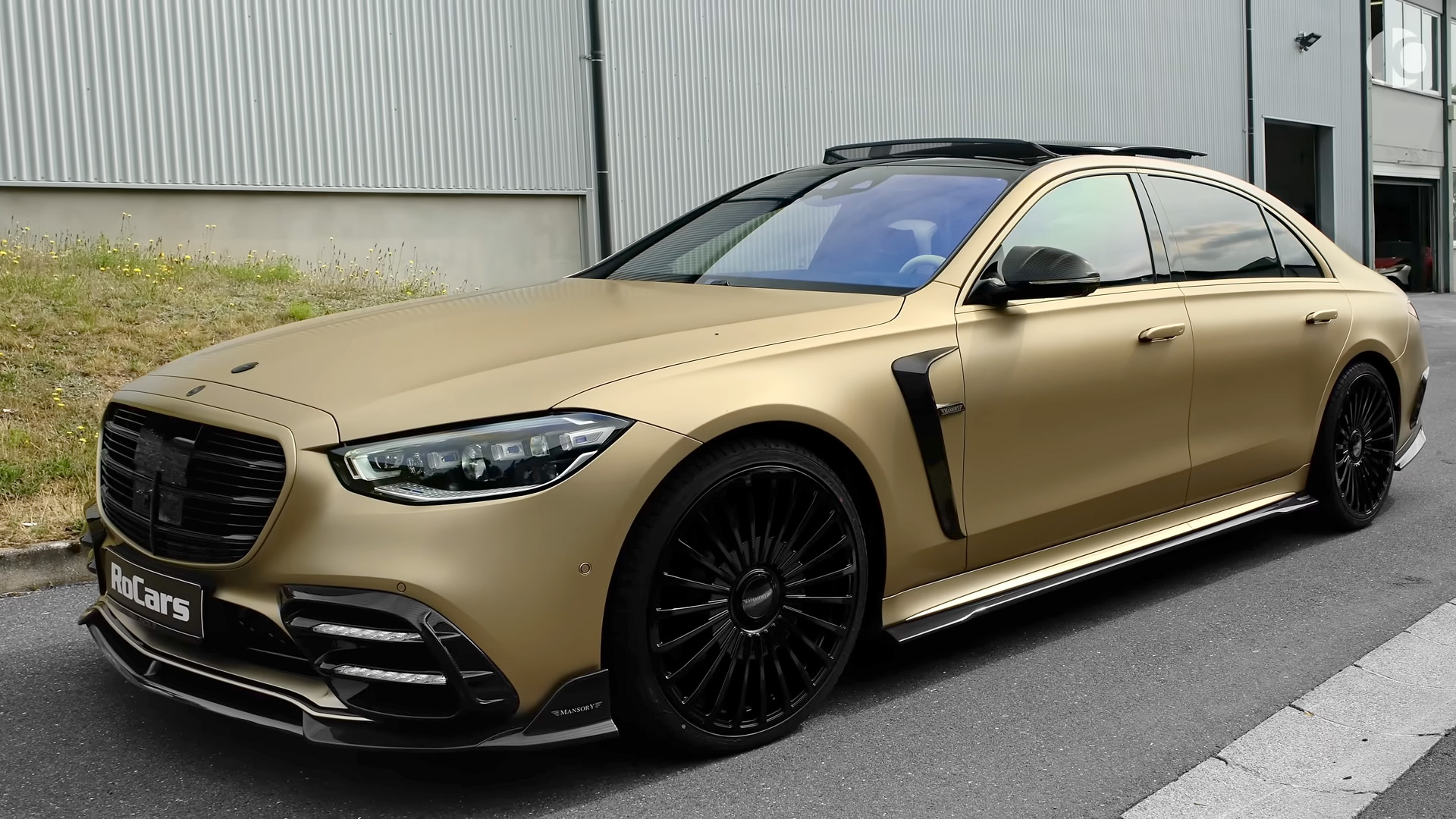 Gold edition Mercedes S 580 customized by Mansory