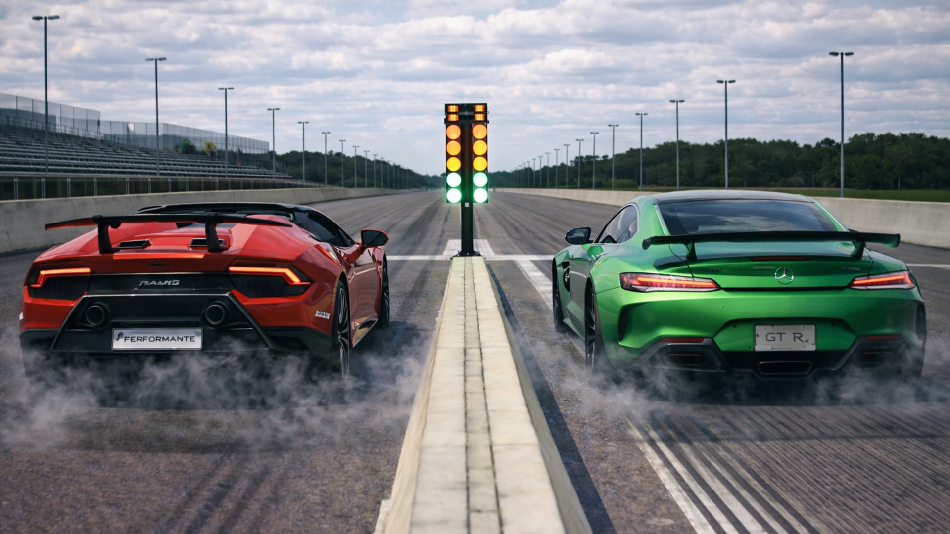 675 HP Mercedes AMG GTR vs Lamborghini Huracan Performante Spyder drag race