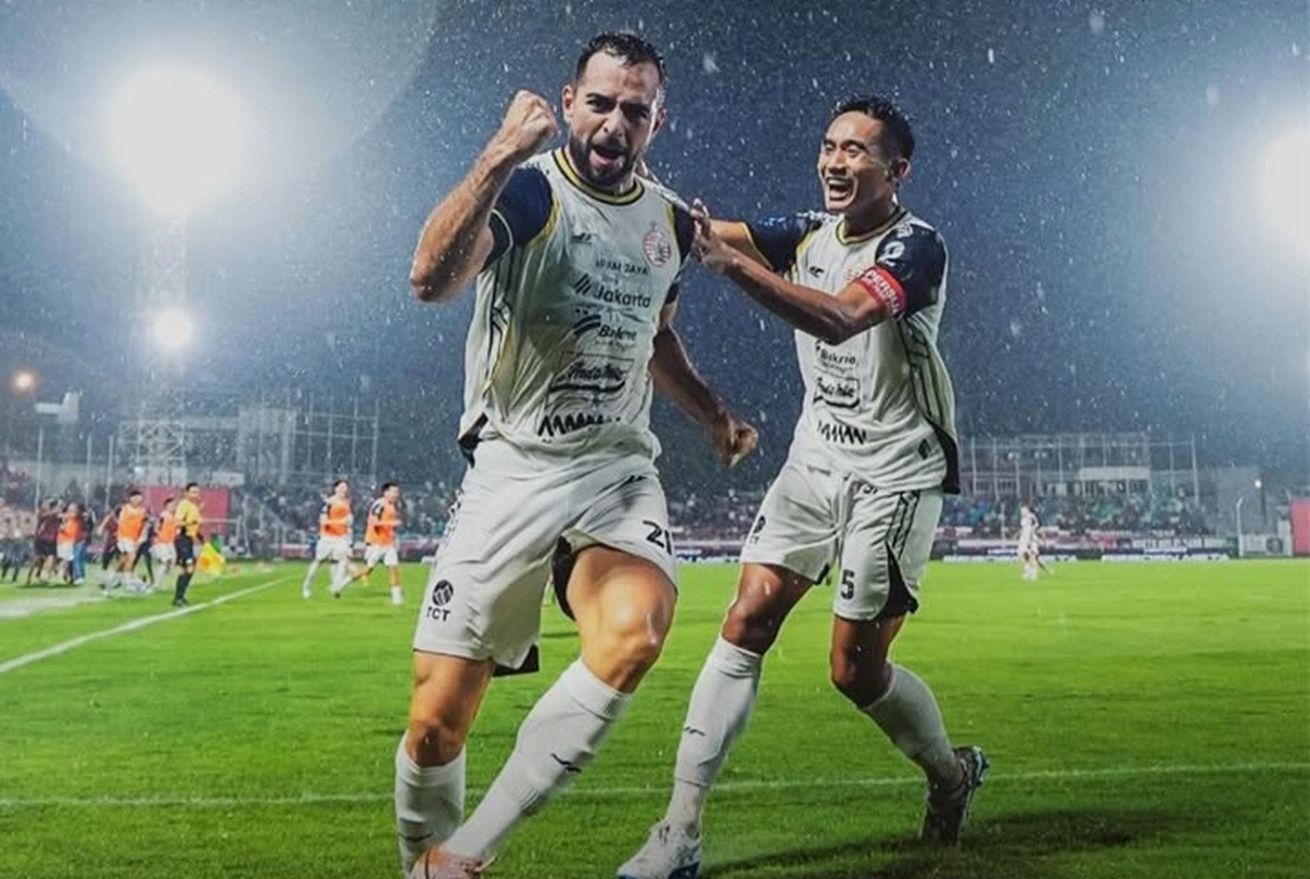 Pertandingan antara Persija Jakarta dan Malut United di Stadion Kie Raha