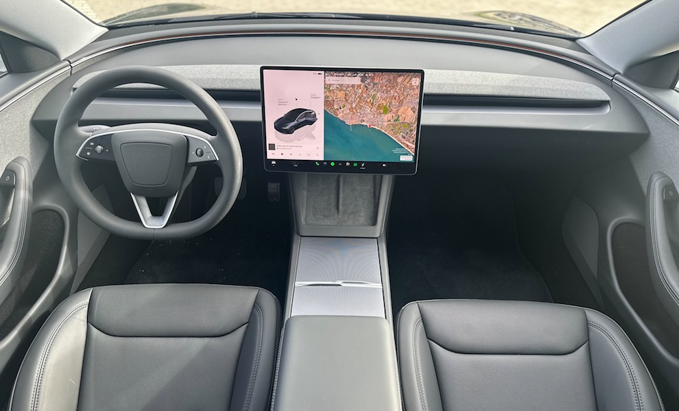 Model 3 Premium Long Range RWD: conduzimos o Tesla que parece que ...