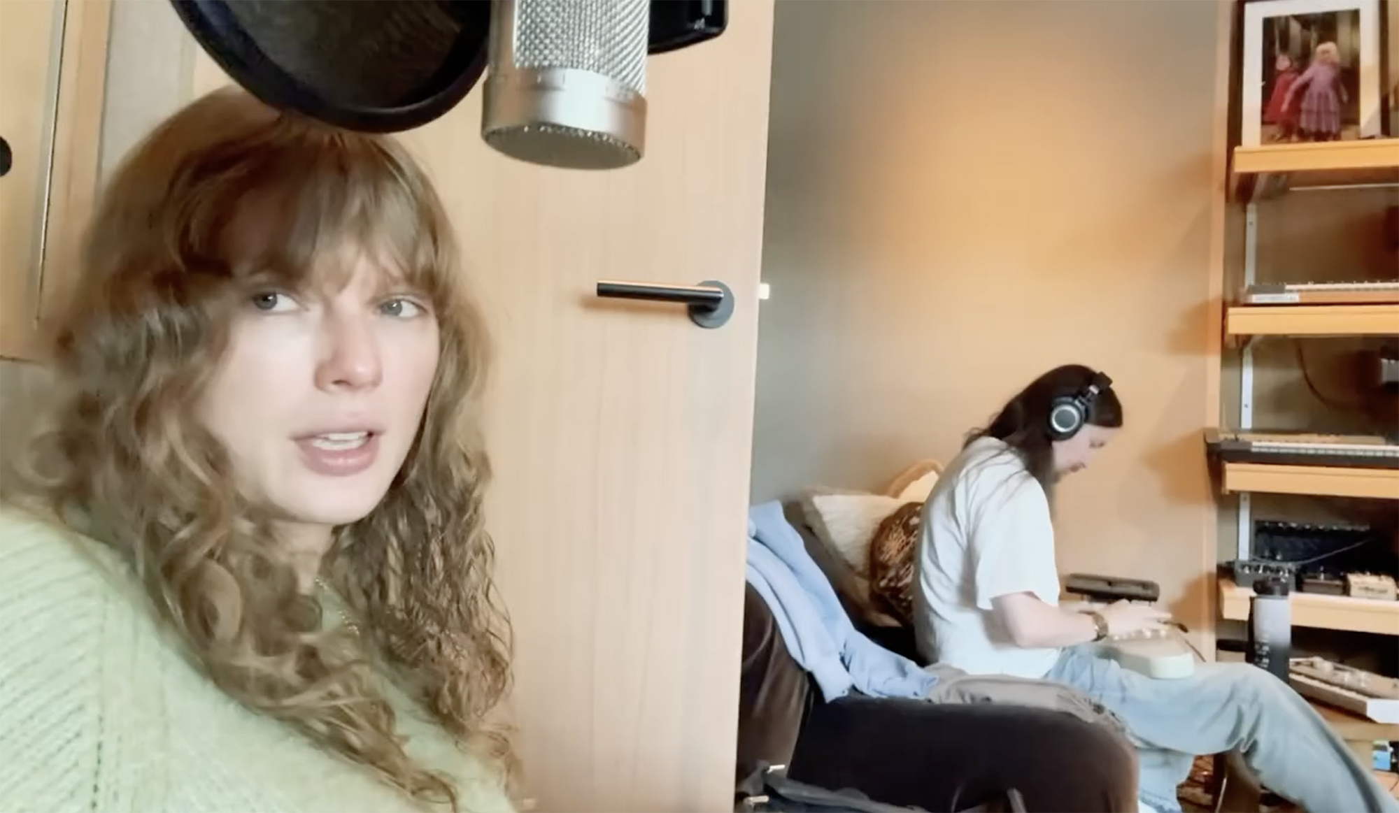Taylor Swift goes makeup-free in the studio for 'Opalite' behind-the ...