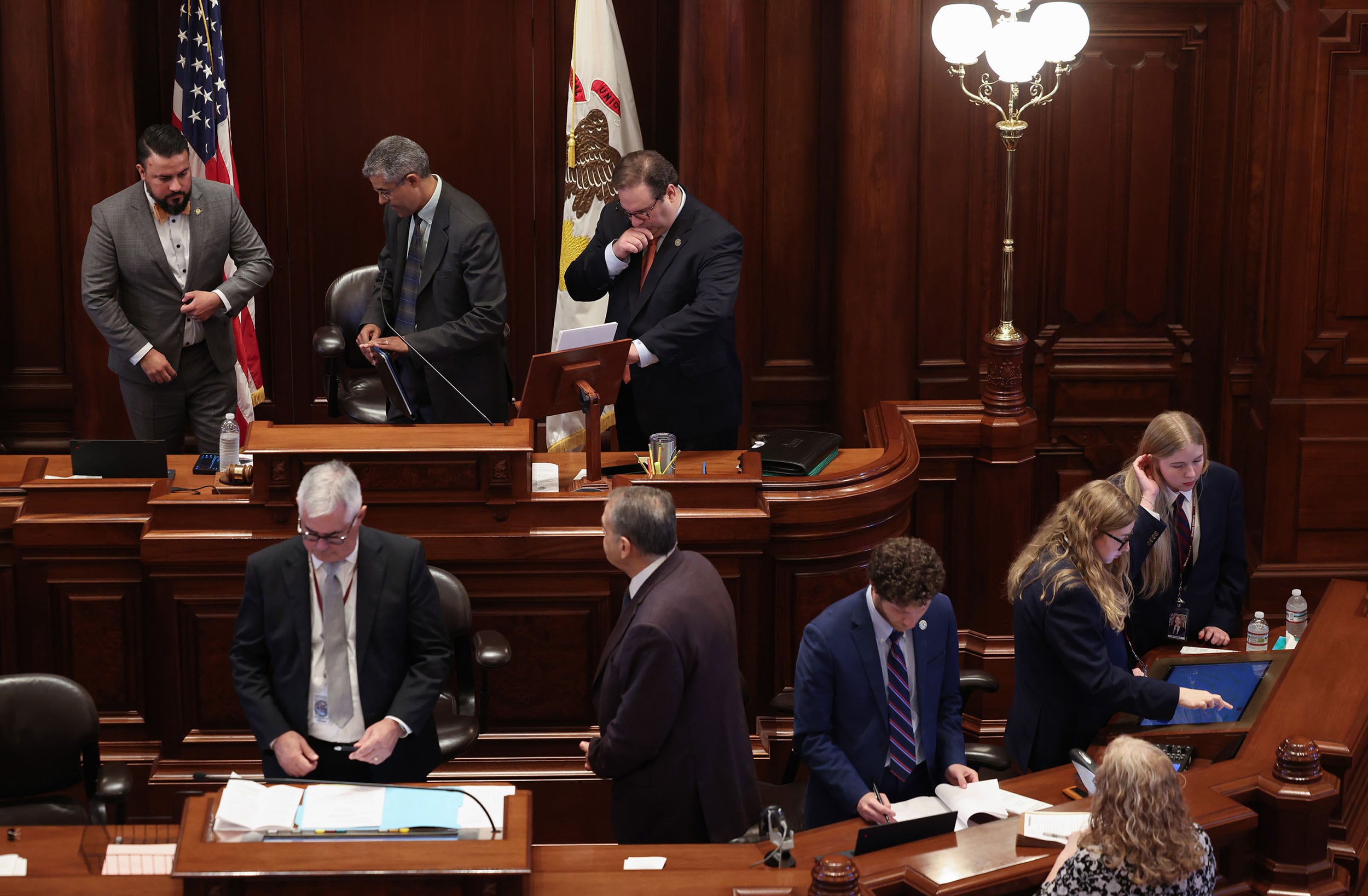 A new bill would force Chicago Public Schools to pay into municipal ...