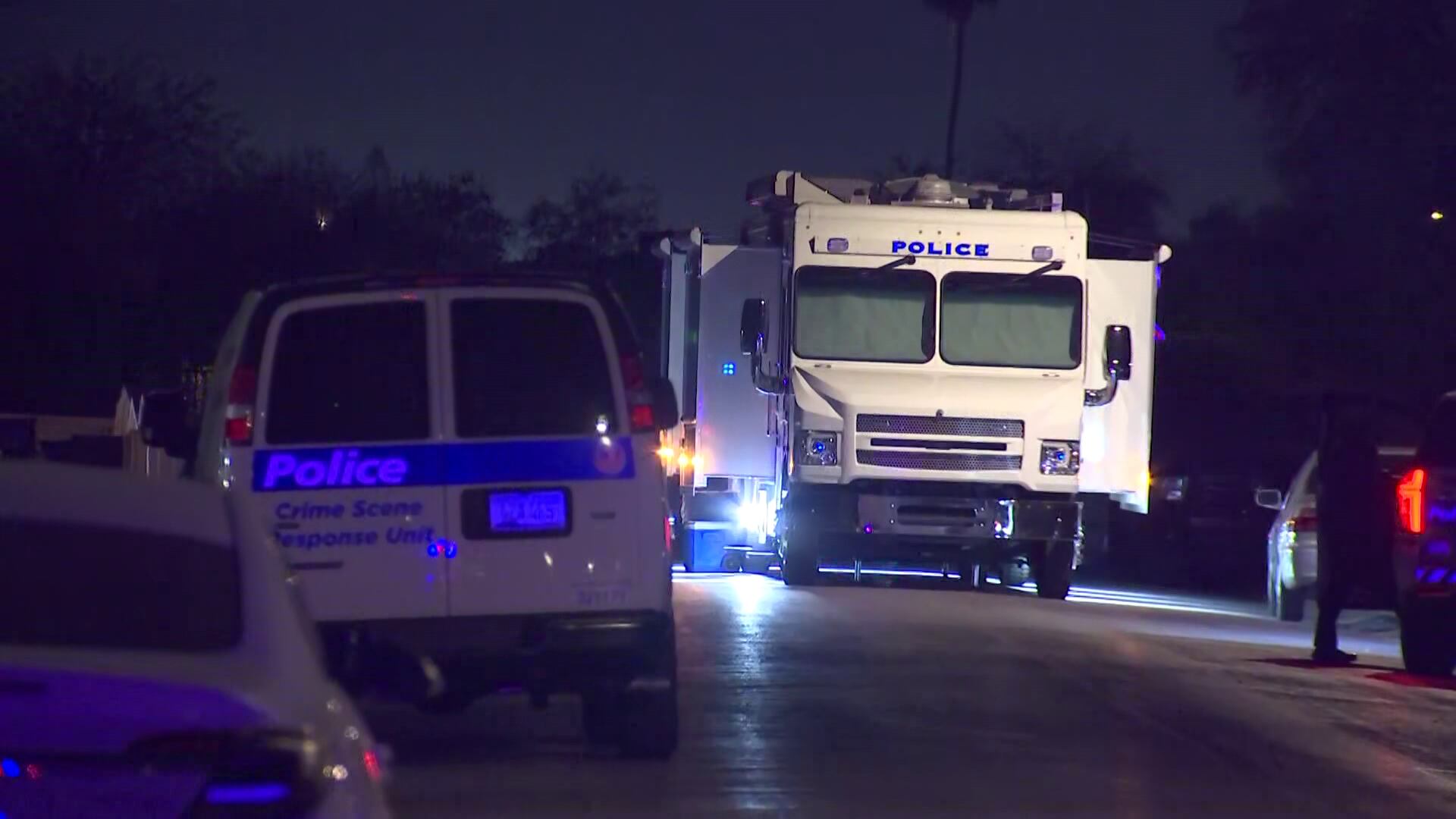 Man dead, police officer hurt after shooting in south Phoenix