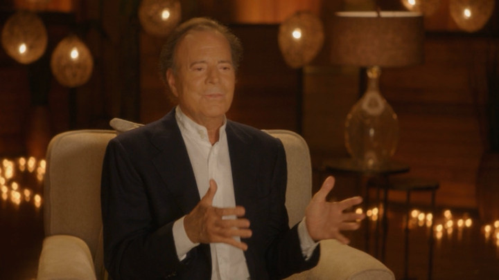 Julio Iglesias demanda a Yolanda Díaz por acusarle de abusos sexuales ...