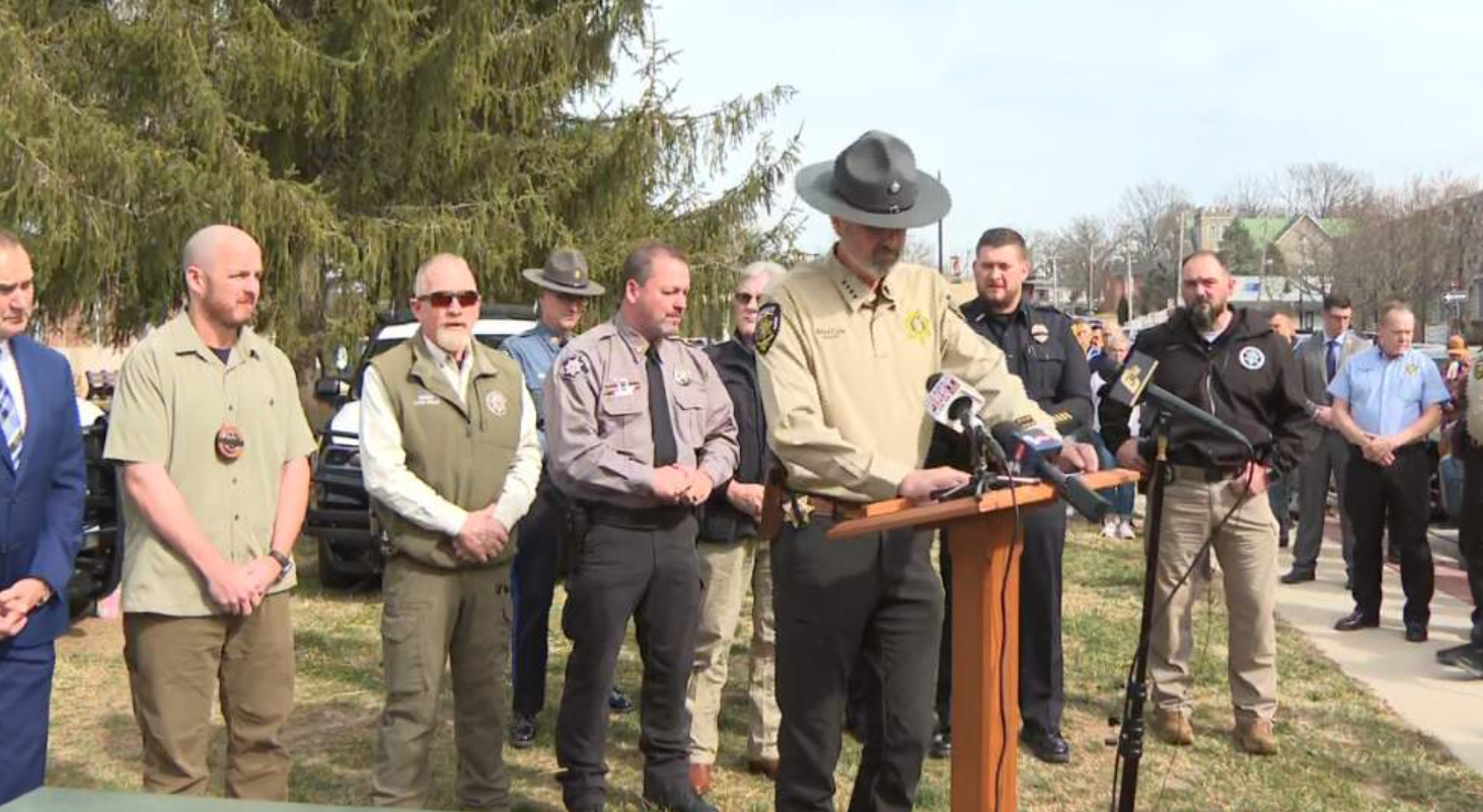 Two deputies & suspect killed after South Missouri manhunt