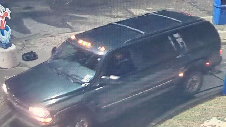 Detroit police look for 2 suspects in armed robbery of good Samaritan