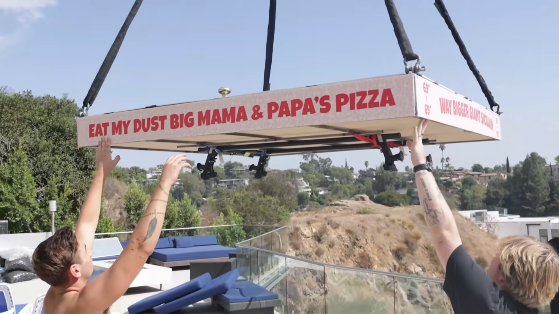 Delivering world's largest pizza on the world's smallest car - it ...