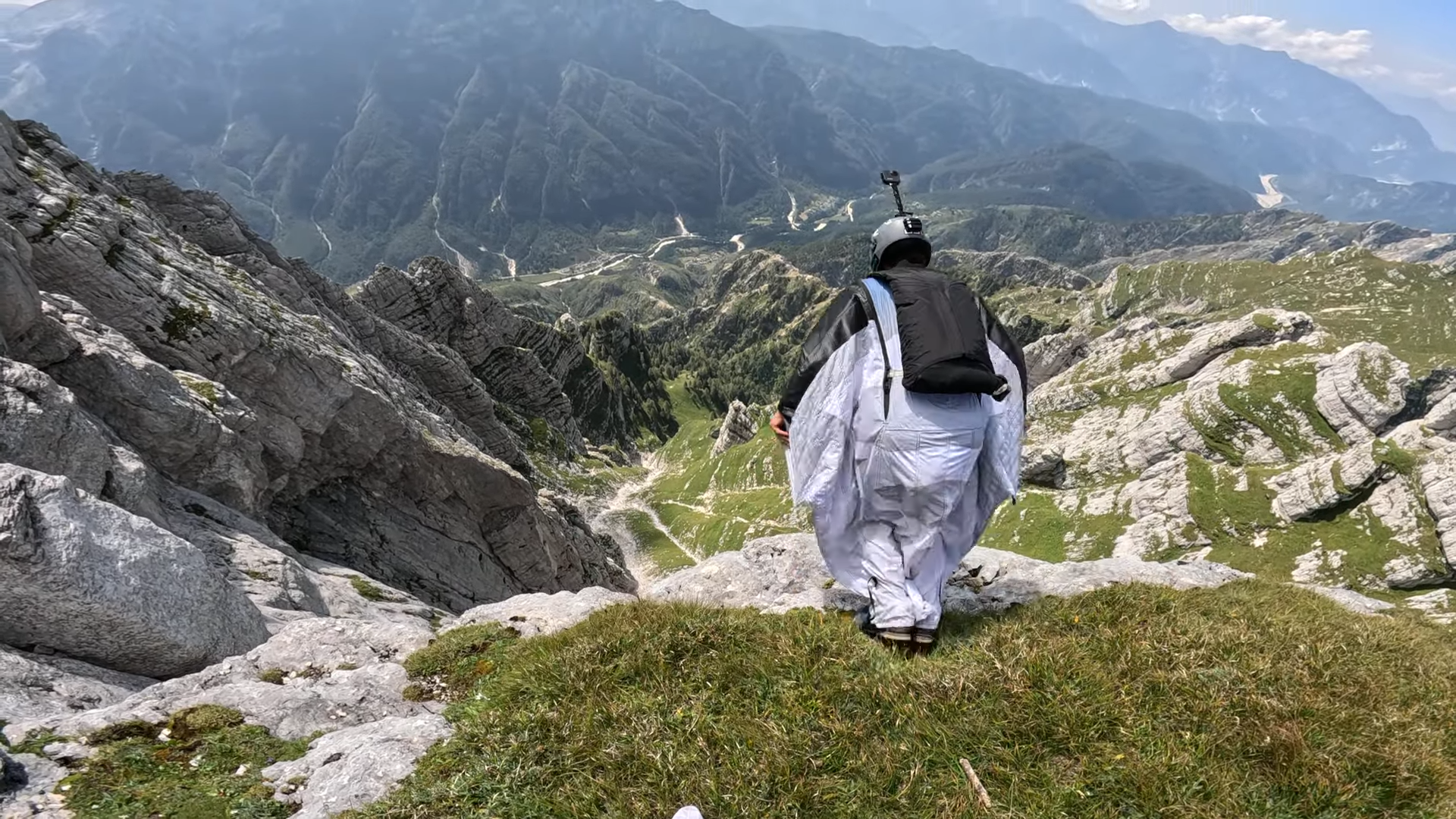 Man jumps from 5,900 feet - and almost regrets it