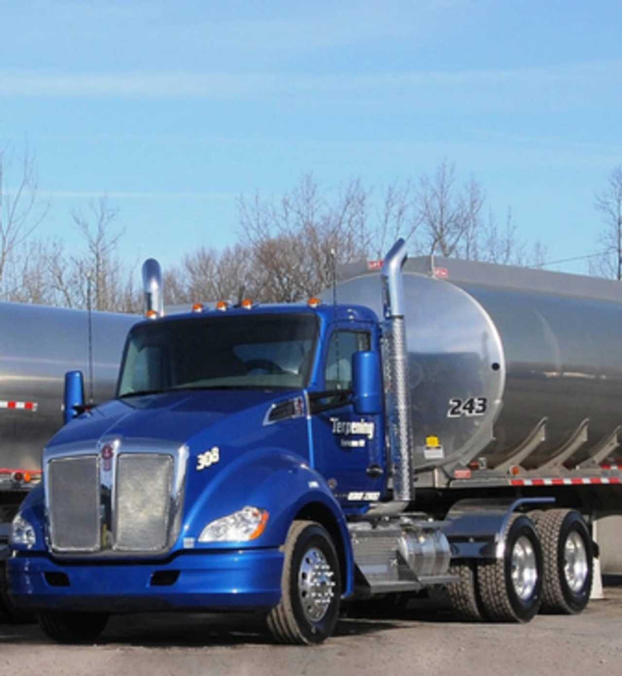 1,000 gallons spill after oil truck rolls over in CT; road closed for ...