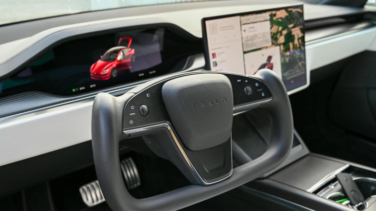 A Tesla just drove across the US with no human control in record time