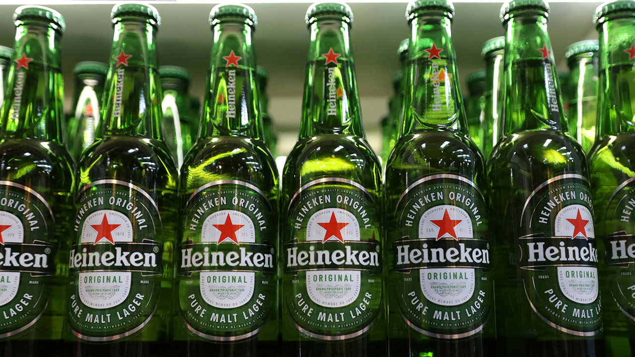 Heineken to cut up to 6,000 jobs globally, lowers profit growth forecast amid industry struggles<br>