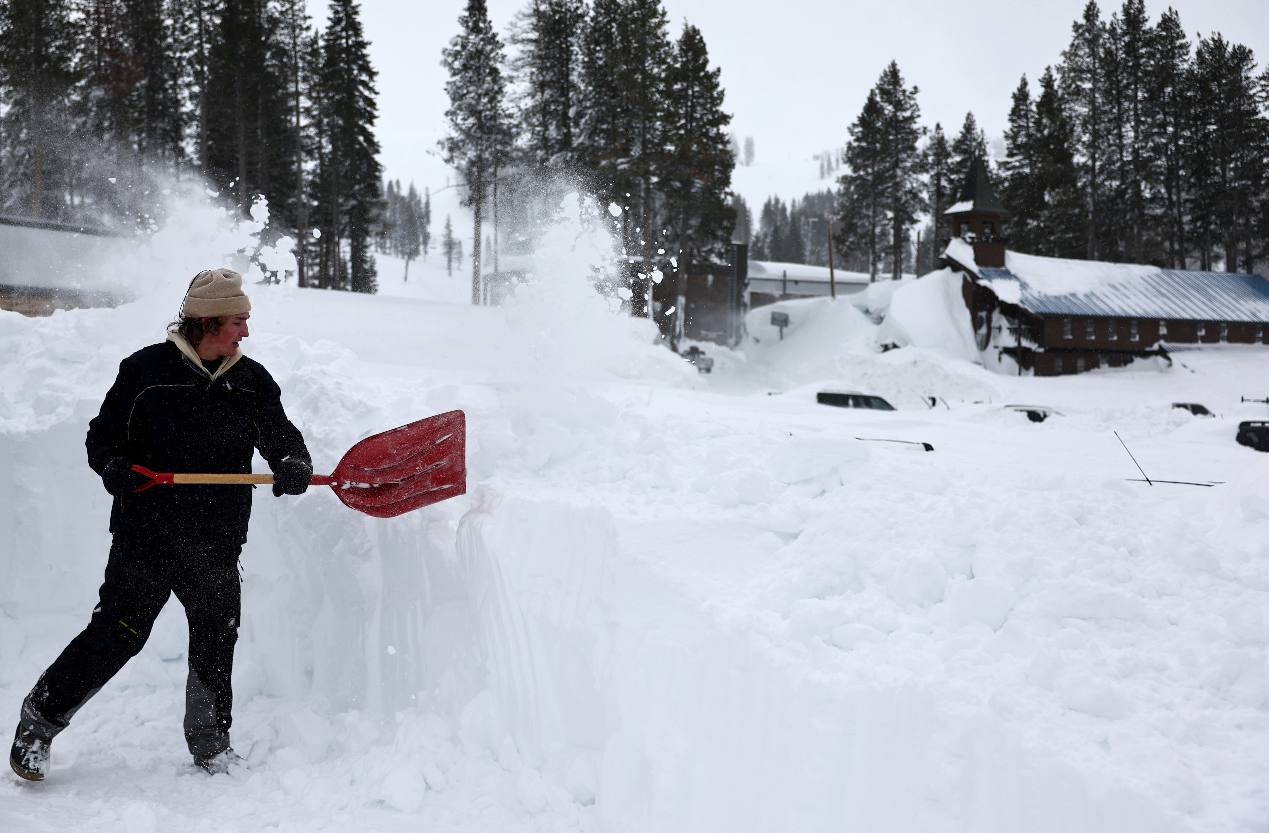 Heavy snow forecast as 10 feet set to hit<br><br>