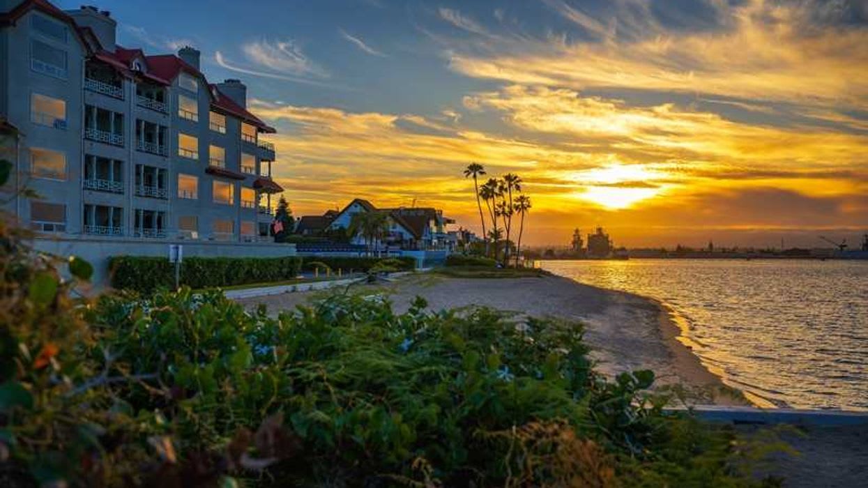 Hotel tells sandcastle artist to pound sand over Mark Twain quote ...