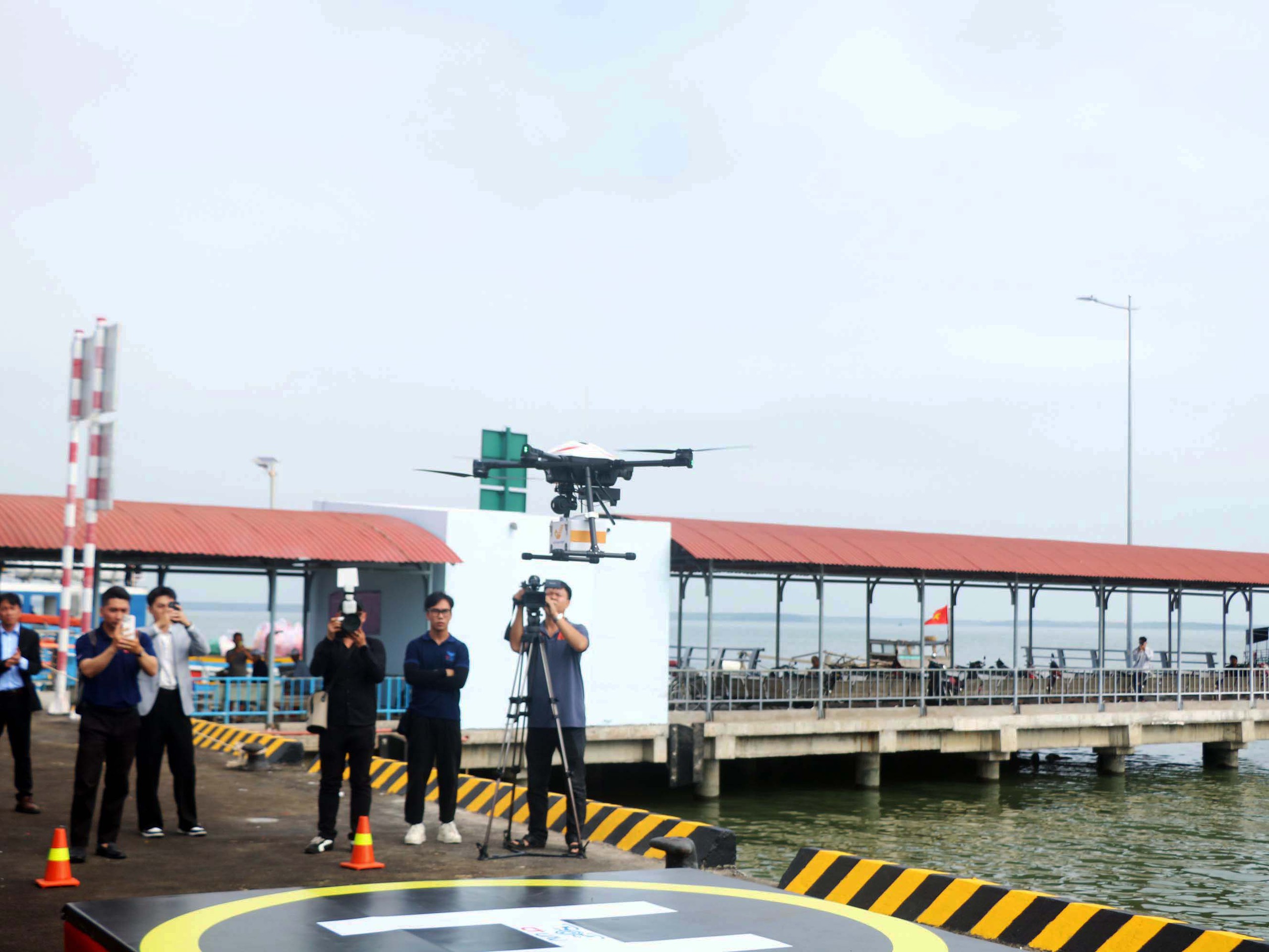 TP.HCM khai trương tuyến bưu chính UAV xuyên biển đầu tiên, nối Cần Giờ ...