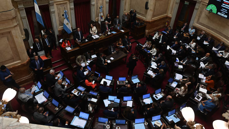El Senado le dio media sanción a la reforma laboral y ahora se discute ...