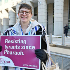 'Jews against ICE': Rabbis lead hundreds in mass Jewish protest outside ...