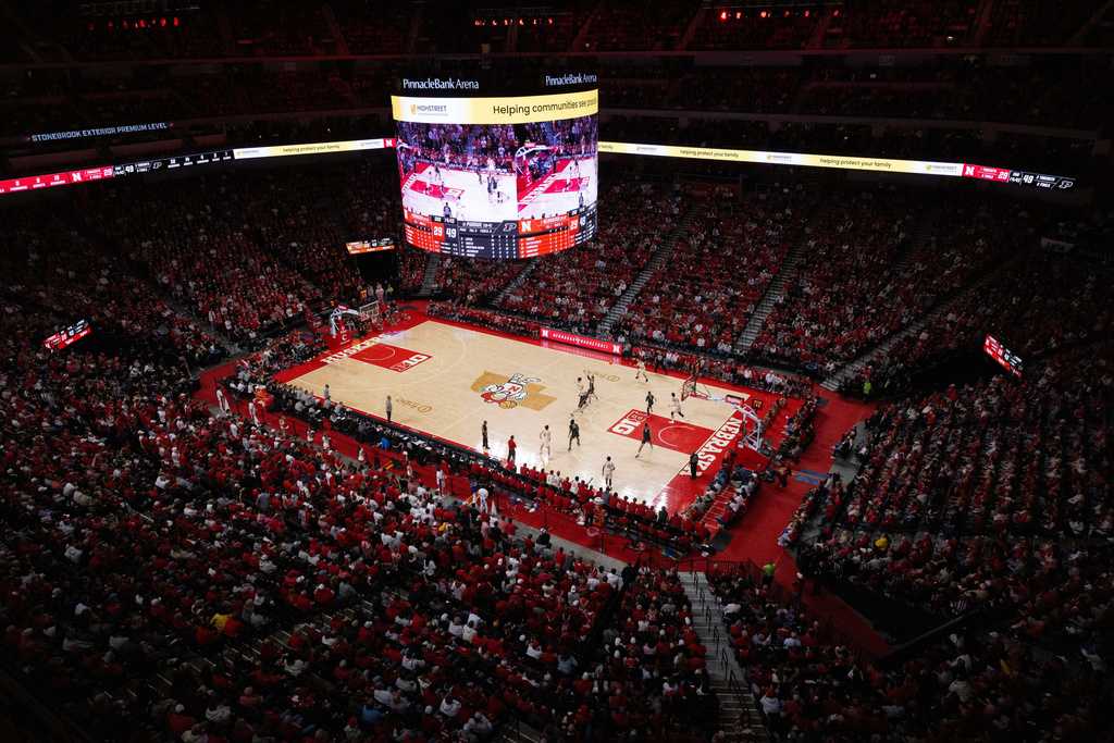Two UNL students have tickets revoked, receive bans from athletic events, Nebraska officials say<br>