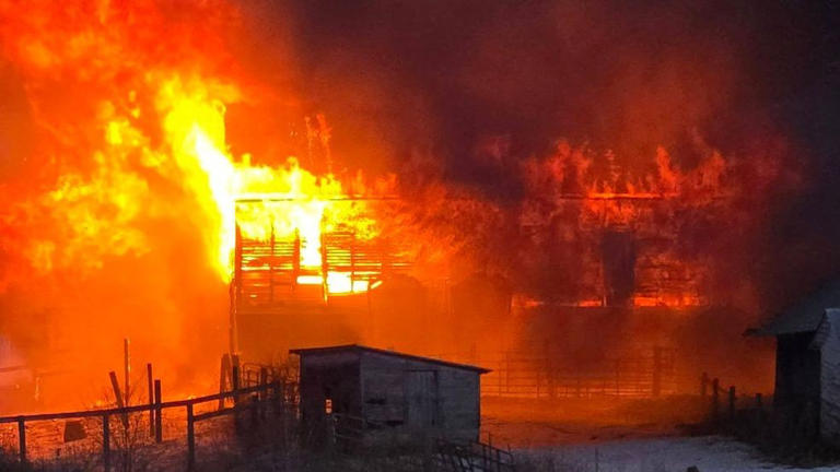 Photos | Crews respond to barn blaze in Perry County
