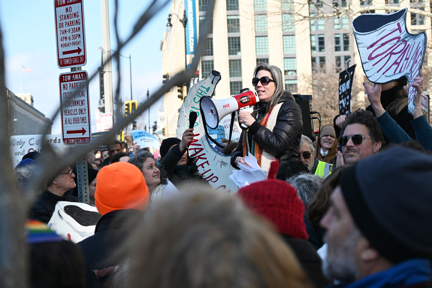 'Jews against ICE': Rabbis lead hundreds in mass Jewish protest outside ...