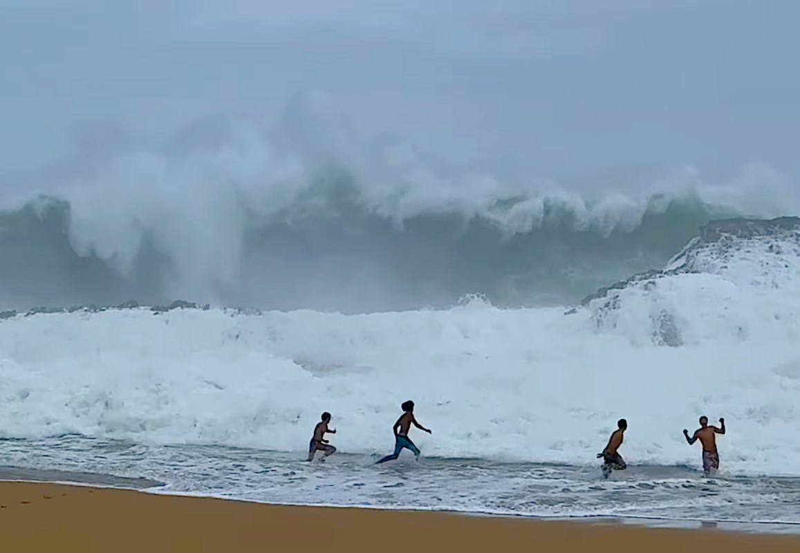 Monstrous 20ft waves pound Puerto Rico in viral video (watch)