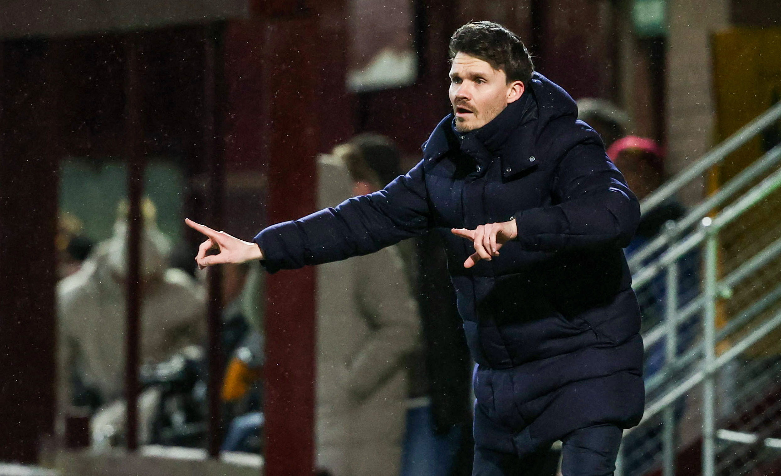 Rangers boss issues defiant title race stance after Motherwell setback ...