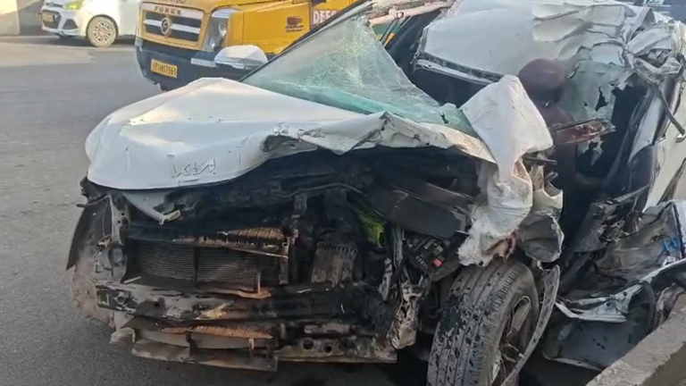 2 killed, 3 injured as SUV rams into truck on Delhi–Meerut Expressway