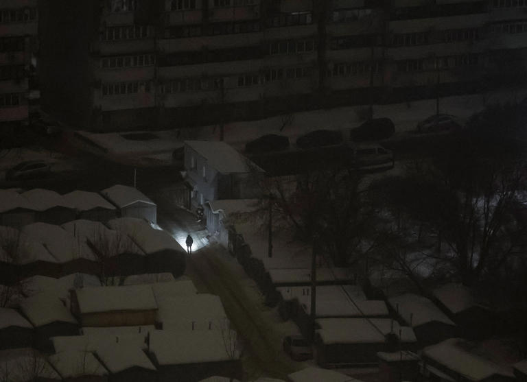 Putin’s forces knock out power in Odesa as thousands without heat