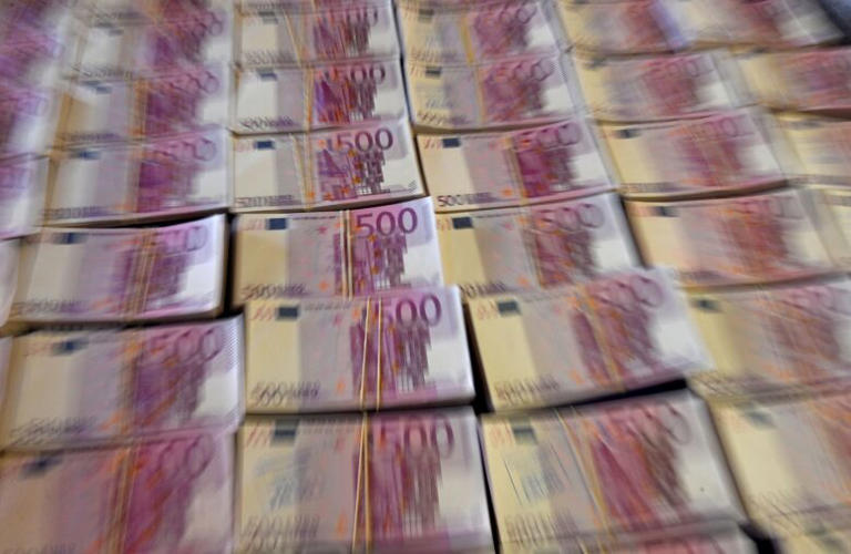 Europol neemt 1,2 miljard euro aan vals geld in beslag; meer dan 90 ...