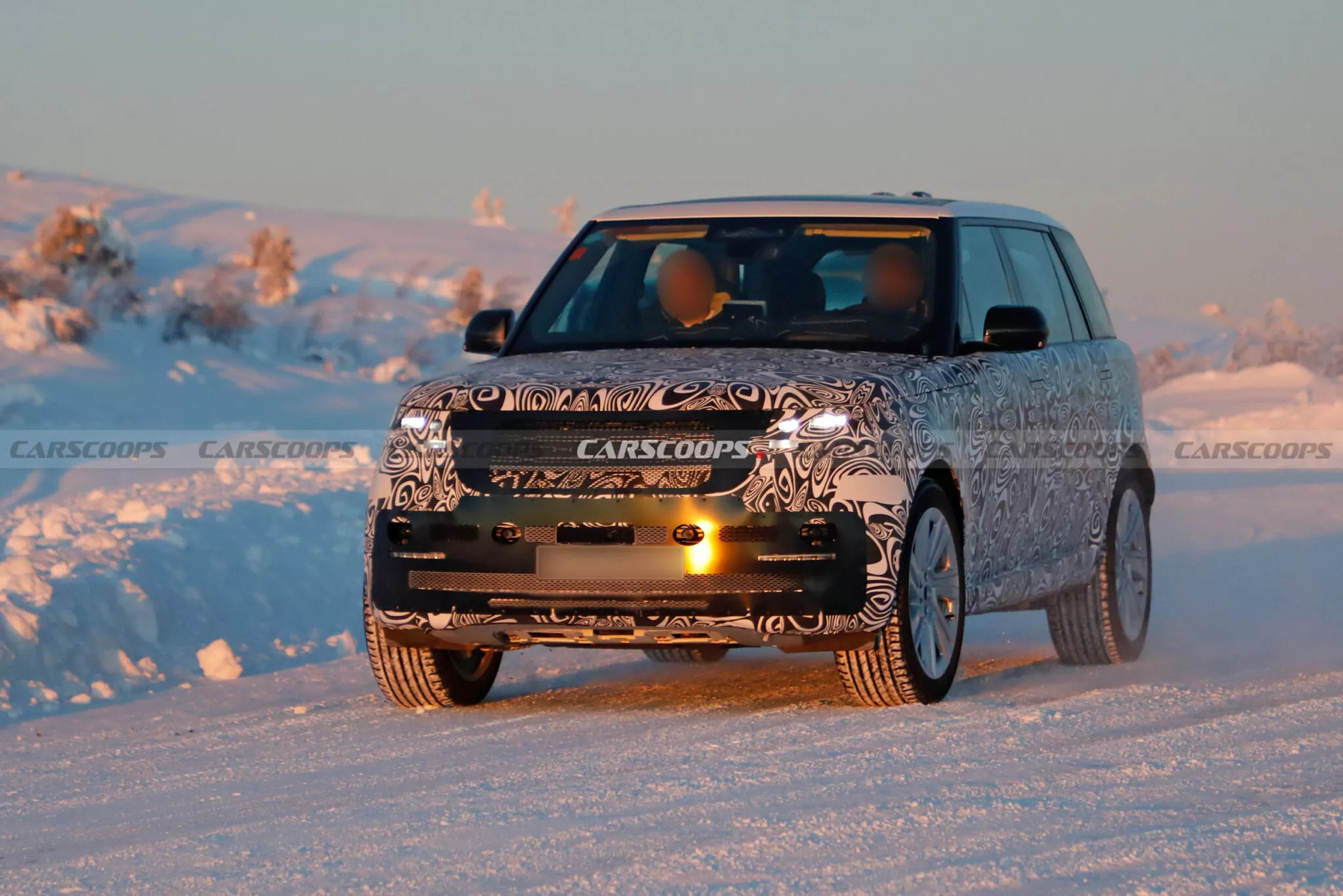 La Range Rover si prepara al restyling: ecco come cambierà
