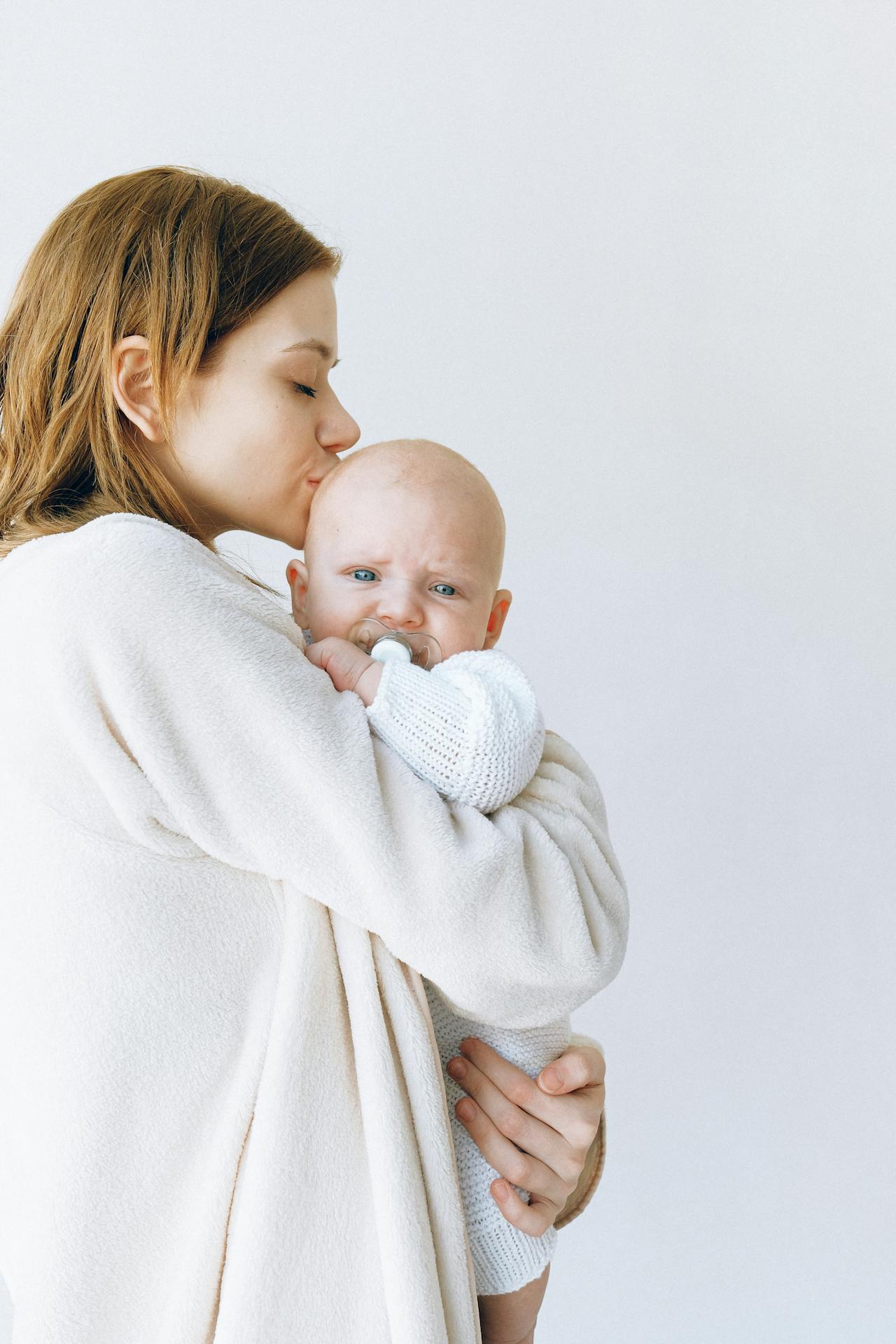 Why motherhood changes personal style and how moms are redefining fashion today<br>