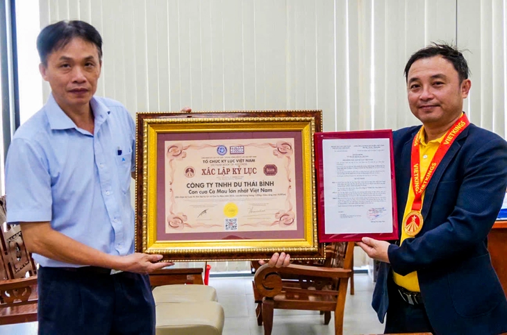 ‘Vua cua’ được trao chứng nhận xác lập kỷ lục cua lớn nhất Việt Nam