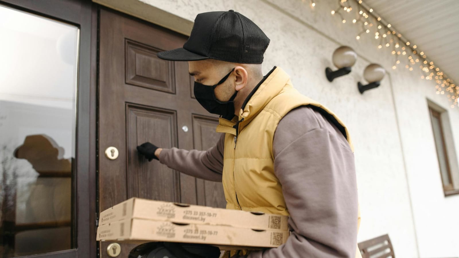 Outrage as pizza customer asked to tip twice — once for the delivery ...