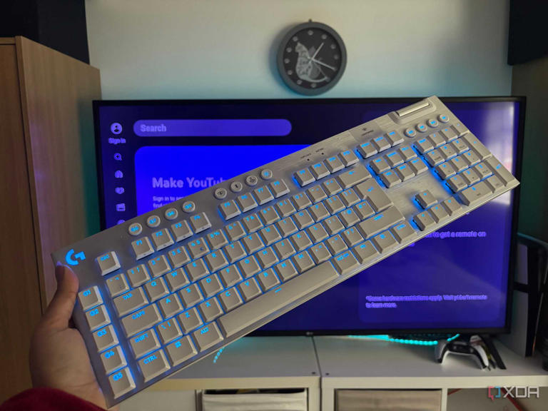 Keyboard being used with TV wirelessly through USB port