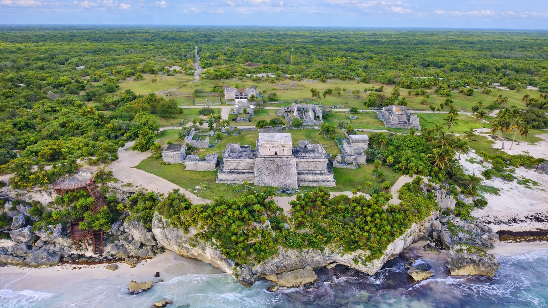 Oude mayatempel met uitzicht op de Caribische Zee in Tulum