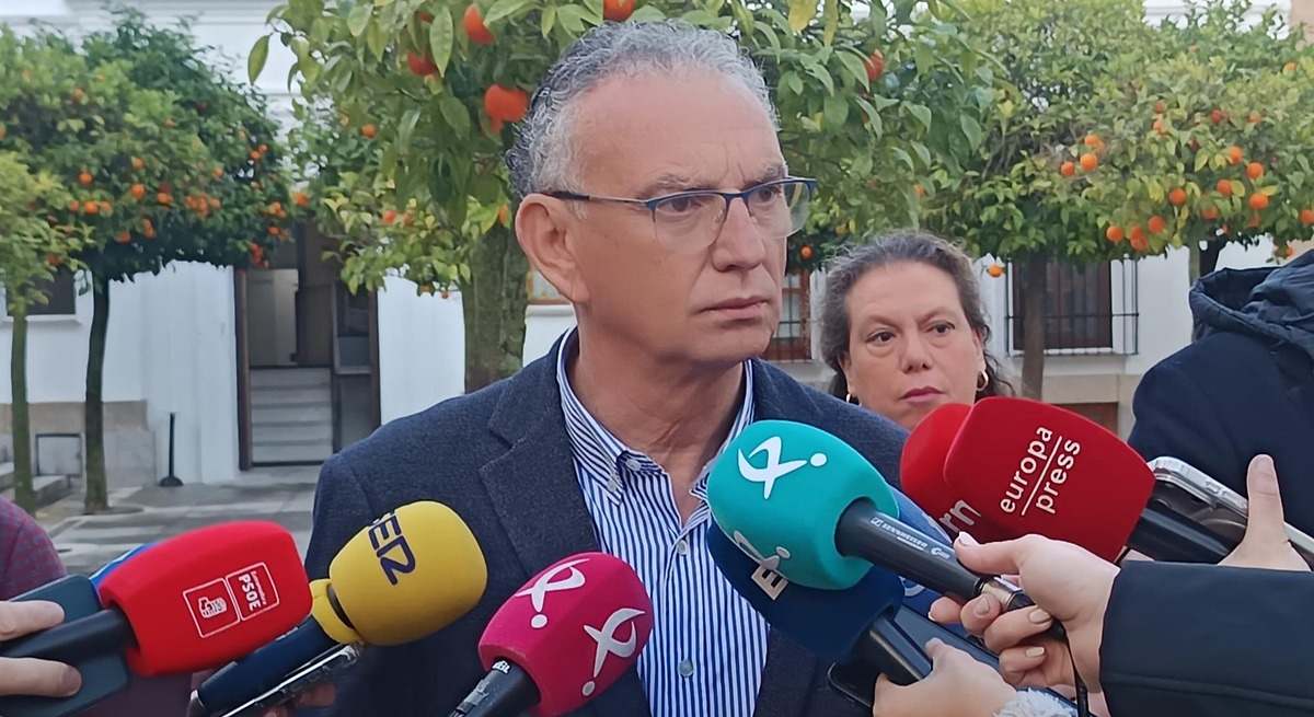El presidente de la gestora del PSOE de Extremadura, José Luis Quintana ...