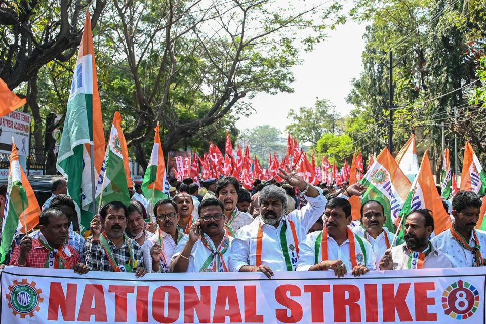AA1WcUpb Indian Farmers Stage Nationwide Strike Against US Trade Deal