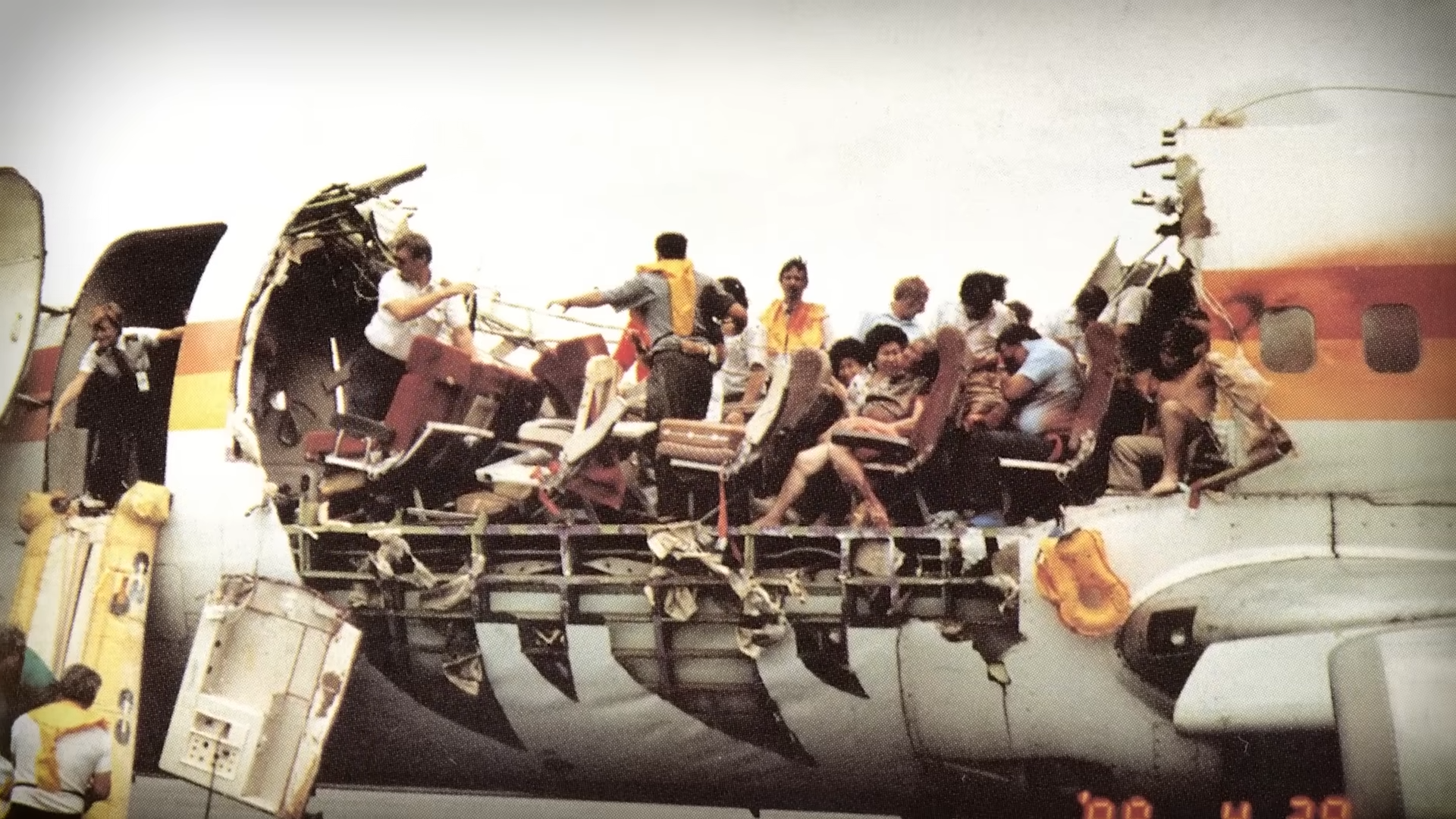 The Boeing 737 that became a convertible at 24,000 feet