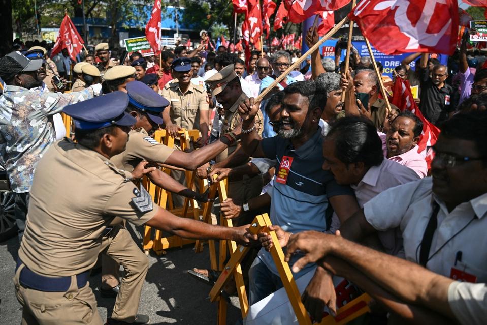 AA1WcZz6 Indian Farmers Stage Nationwide Strike Against US Trade Deal