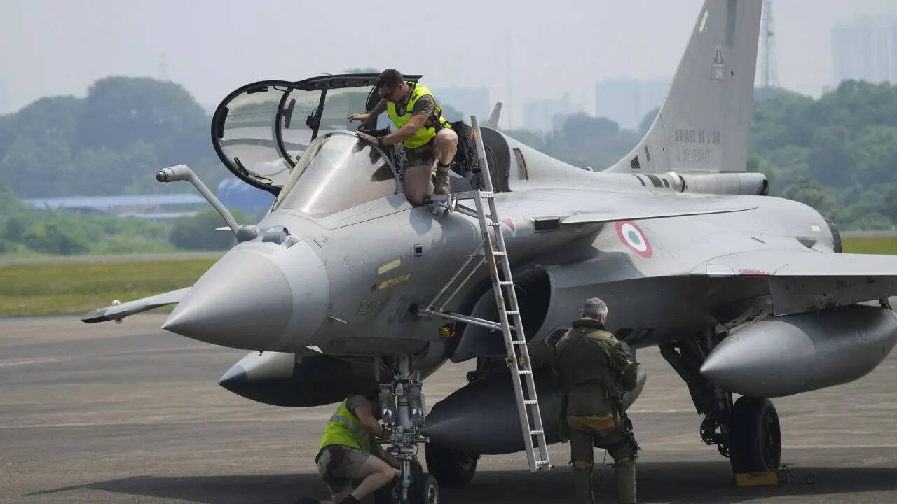 DAC clears ₹32 billion France deal for 114 Rafale jets; 90 to be made ...