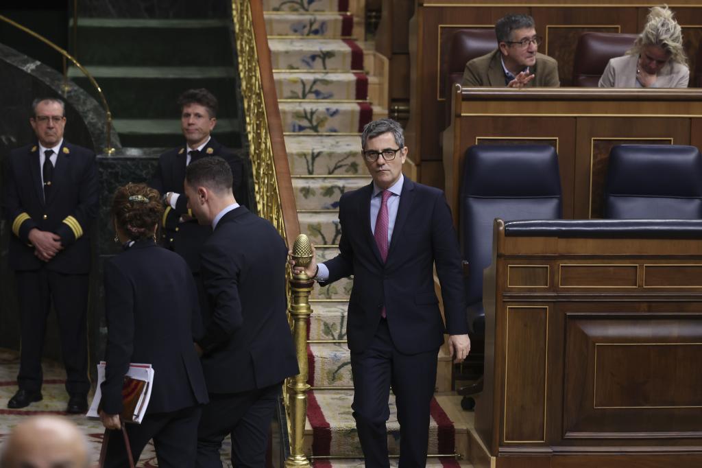 Sánchez desaira a sus socios y aprueba con todas las derechas la ley de ...