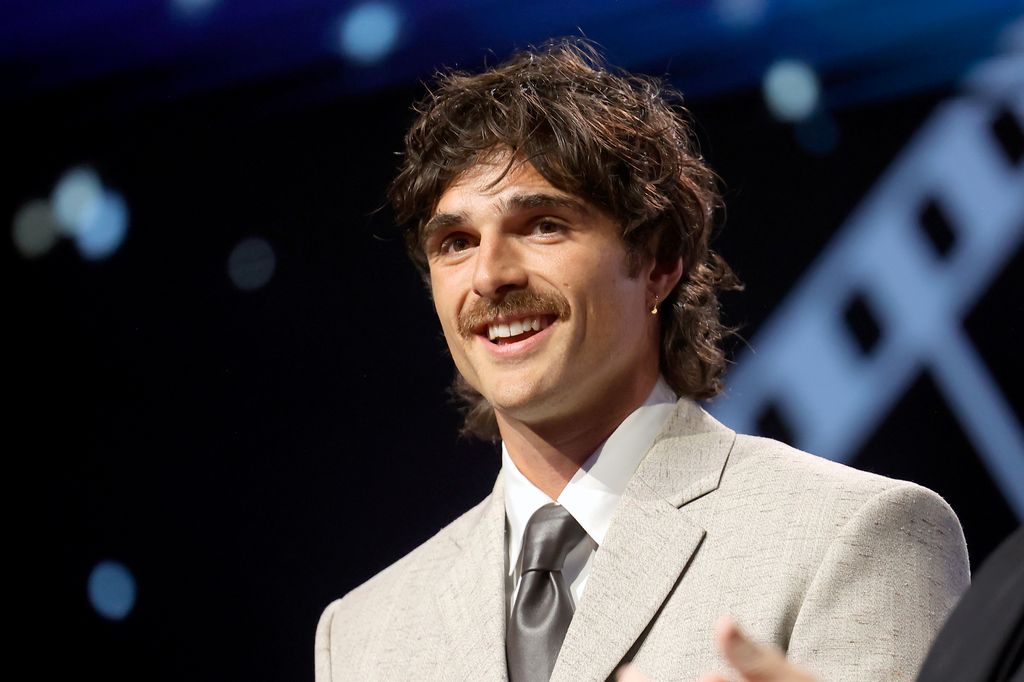 Jacob Elordi's then-and-now teeth transformation as he shows off bold ...