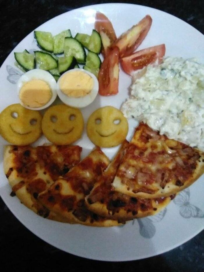 Turns Out, There’s A Facebook Group Where People Rate Others’ Dishes, And Here Are 48 Of The Most Iconic Ones