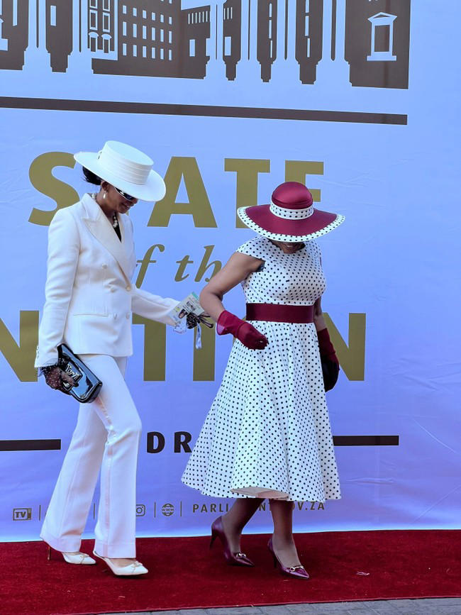 look-papa-penny-turns-heads-in-navy-and-gold-suit-at-sona-2026